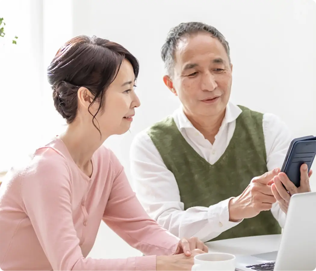 シニアの方がタイミーで働く様子の画像です